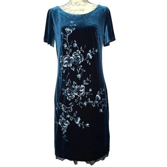 White House Black Market Velvet Burnout Embroidered Shift Dress Event - Picture 8 of 8